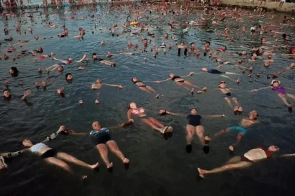 Argentina Hosts Mass Floating Attempt for Guinness World Record