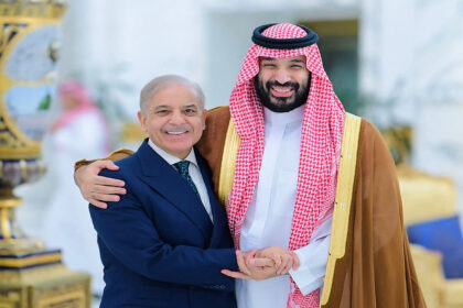 Shehbaz Sharif Meets Saudi Crown Prince in Jeddah to Push US-Iran Peace Talks