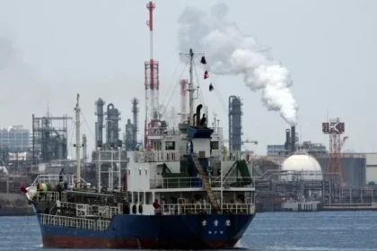 Oil Prices Crash 10% as Strait of Hormuz Reopens