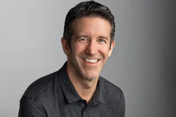 Apple Names John Ternus as New CEO, Replacing Tim Cook in 2026